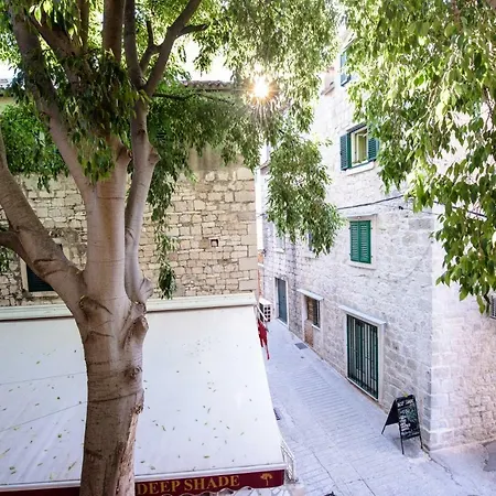 Lucy In Centre Vendégház Split