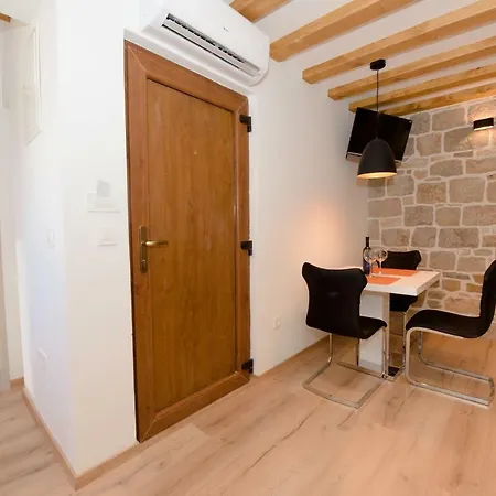 Lucy In Centre Vendégház Split