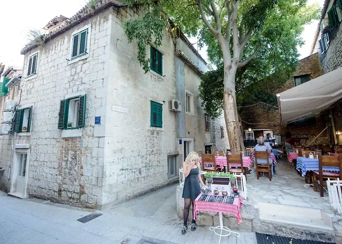 Lucy In Centre Vendégház 4*