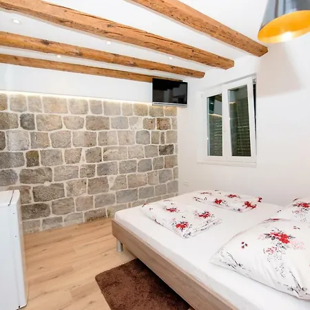 Lucy In Centre Penzion 4*